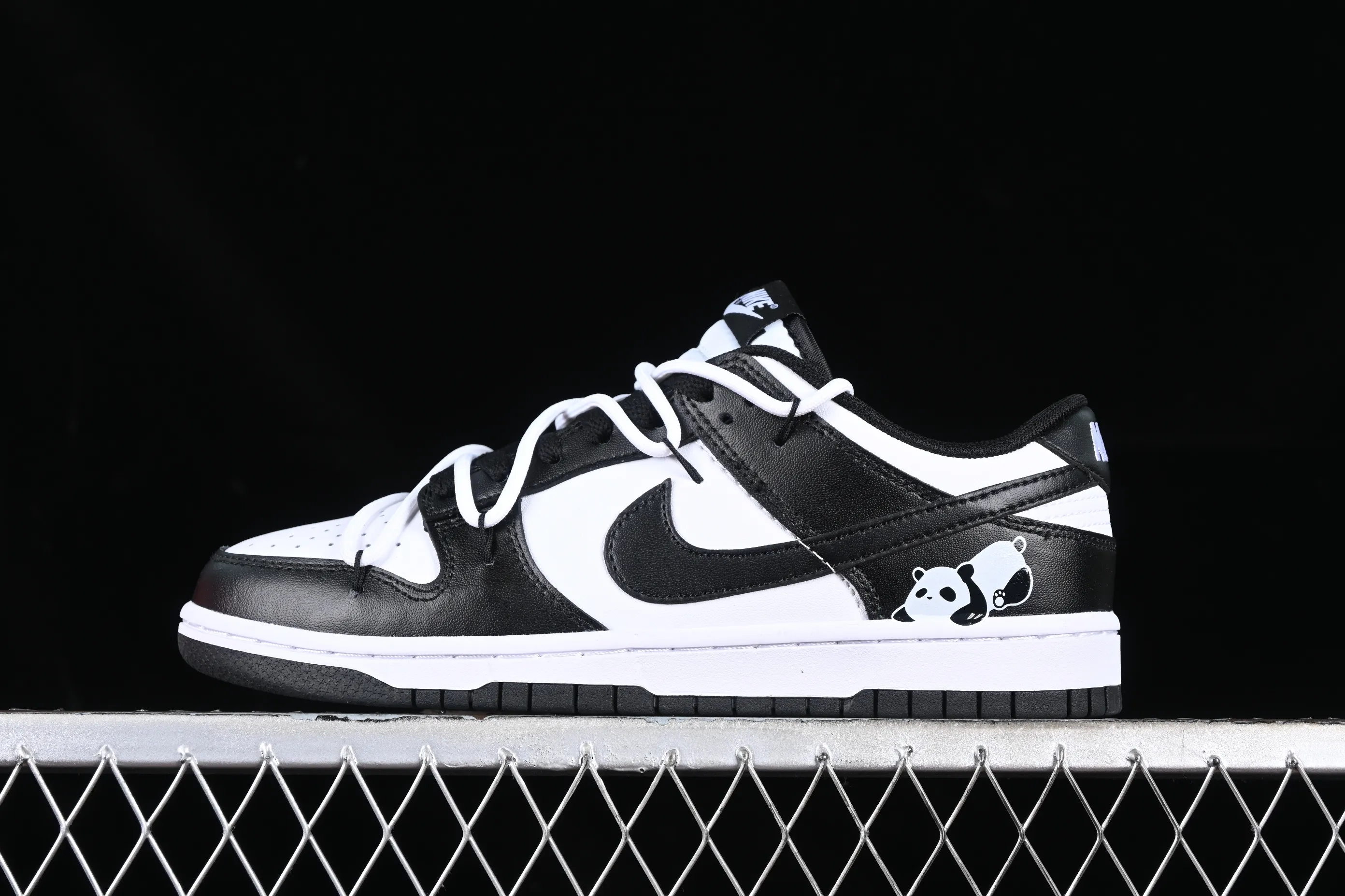 All Categories Nk SB Dunk Series Nk SB Dunk Low Low-top sneakers Nk Dunk Low Black and White Panda Customized version of deconstructed strap casual sneakers DD1391-100